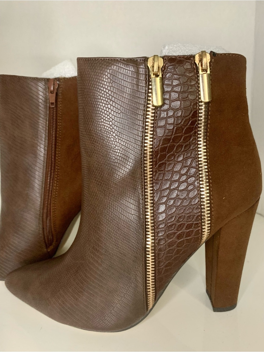 JustFab Brown Croc-Texture & Suede Ankle Boots with Gold Zippers - Size: 10